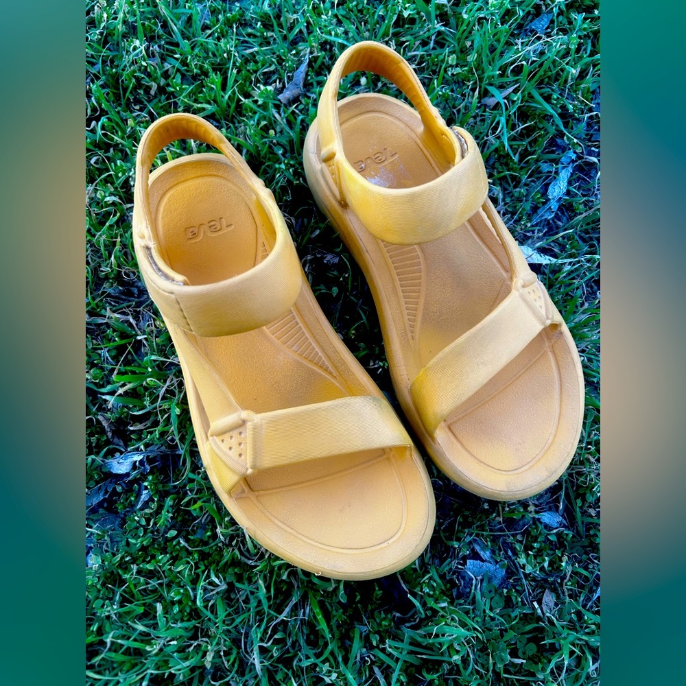 Teva Women's Yellow Gold Hurricane Drift Rubber Sandals Gorpcore Size M 7, W 9